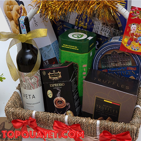 Mẫu giỏ quà tết cao cấp 2018 của công ty quà tết thiết kế