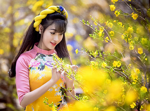 Quà tết tặng bạn gái là áo dài cách tân