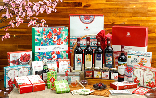 Mua sắm quà tết phong phú đẹp mắt