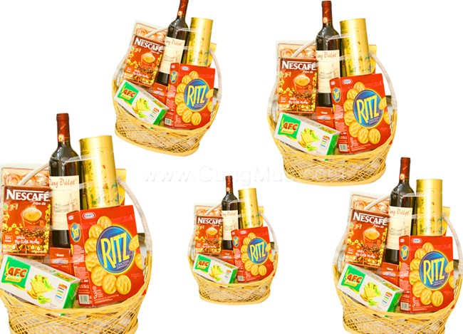 Những mẫu giỏ quà tết giá rẻ được bán trên thị trường